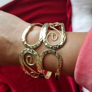 Beautiful Gold Bangle
